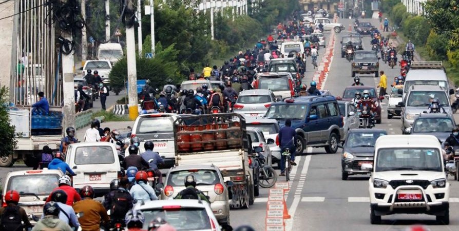 सार्वजनिक यातायातः पारा पुरानै, भाडा मात्रै बढी