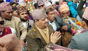 पूर्वराजा शाह आफैंले गाडी चलाएर काठमाडौंमा आय