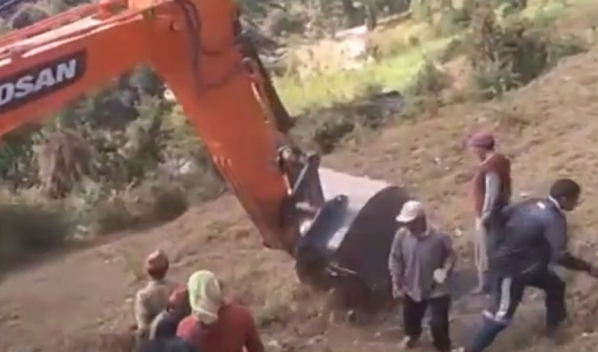 बैतडीमा डोजर आक्रमणः छानबिन समिति घटनास्थलमा