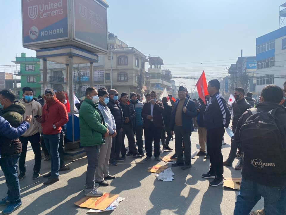 आमहड्तालमा सुदूरपश्चिमका मुख्यमन्त्री भट्ट सातदोबाटो सडकमा