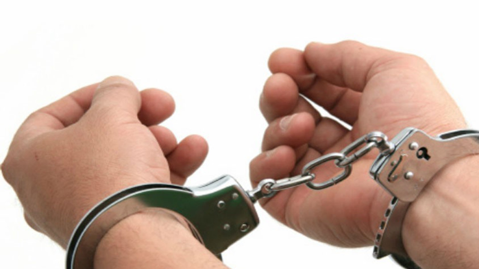 बाजुरामा चरेशसहित एक युवक पक्राउ