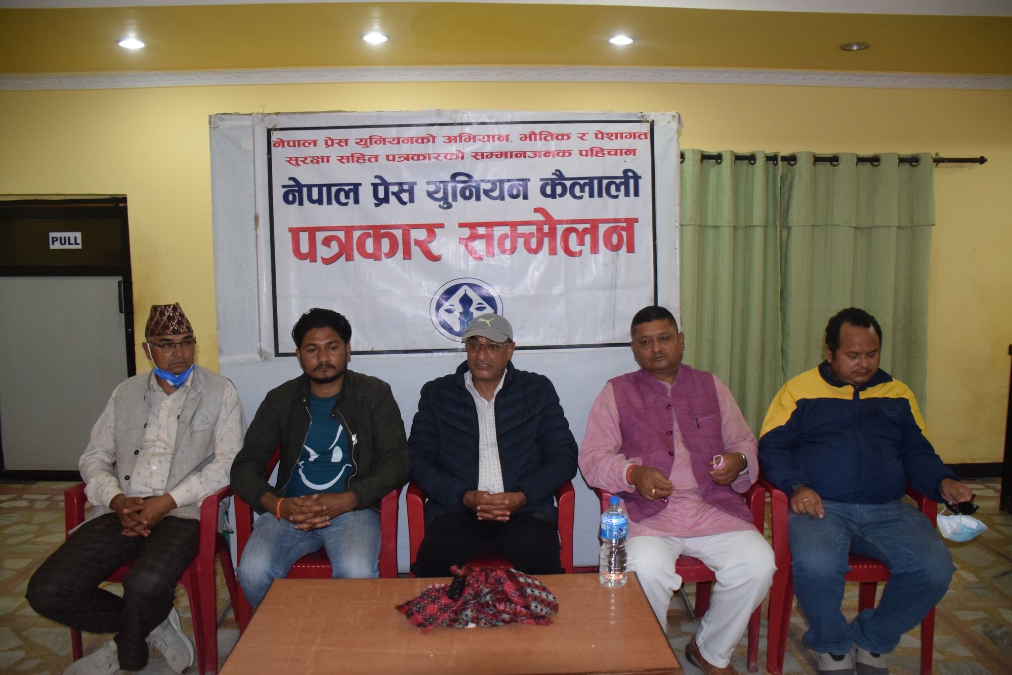 काँग्रेसलाई सरकारमा जान हतारो छैन  लेखक