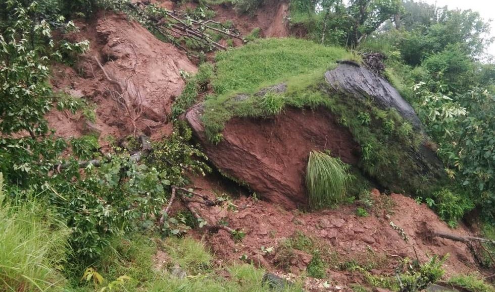 त्रिवेणी नगरपालिका २४ घर पहिरोको जोखिममा