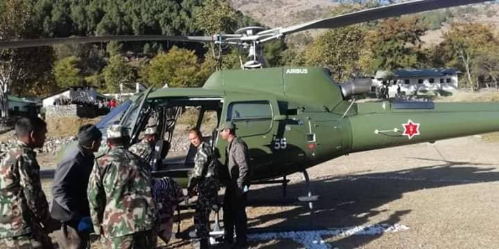 हेलिकोप्टर द्वारा सुत्केरी  महिलाको उद्वार ।