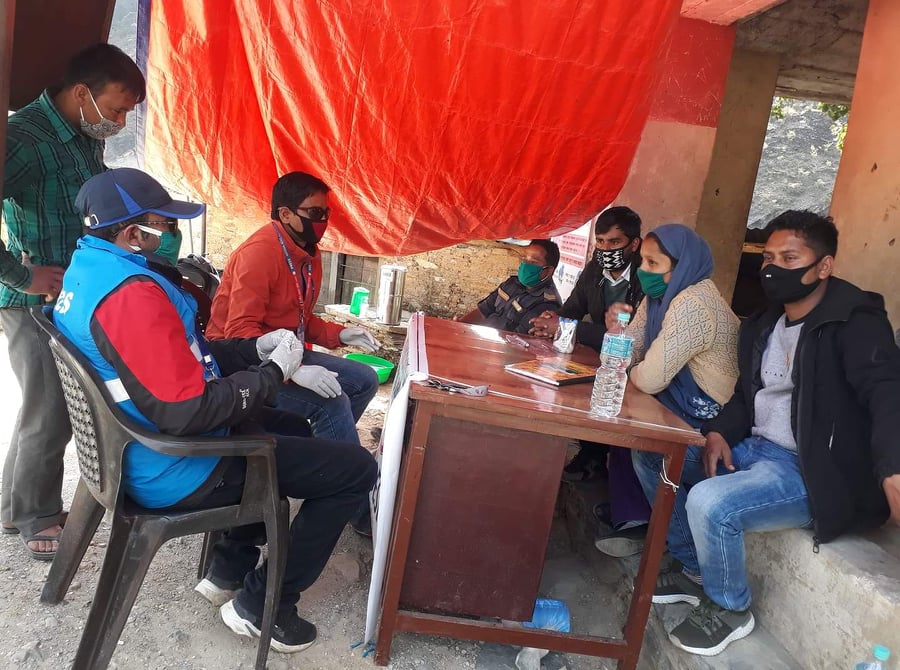 कोरोना भाइरस रोकथामका लागि प्रेस युनियनद्वारा मास्क र साबुन बितरण