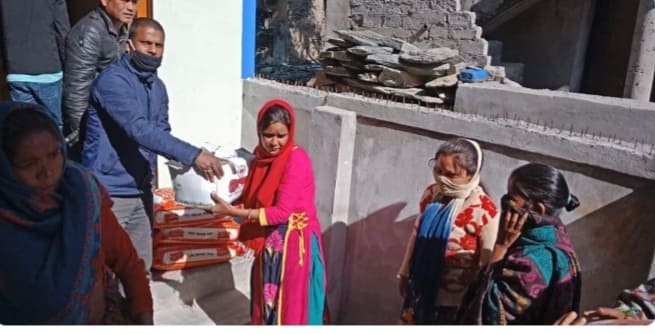 बझाङ्गका वादी समुदायलाइ  खाध्यन सामान बितरण