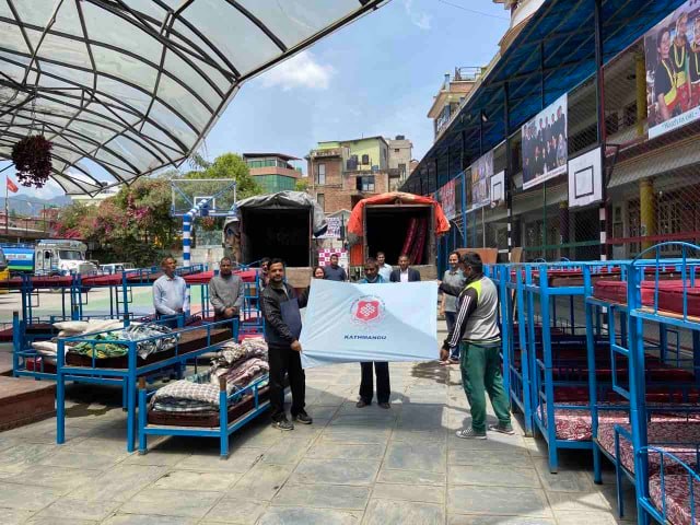 एल आरआई स्कुलले कोरोनाबाट  प्रभावित  सुदूरश्चिम प्रदेश लाई ५० थान बेडसेट   सहयोग