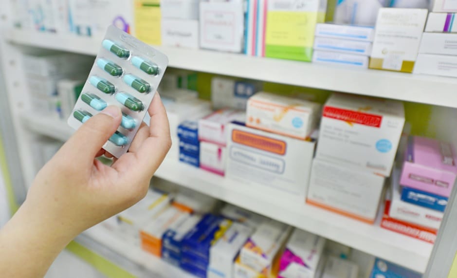 धनगढीमा मेडिकल सञ्‍चालकविरुद्ध उजुरी, सञ्‍चालक फरार