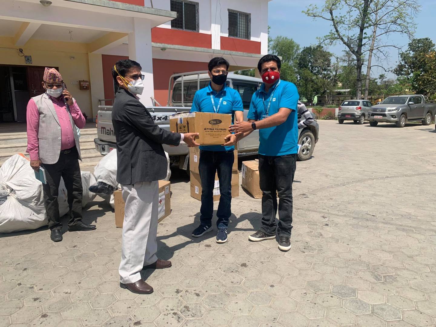 एनएमबी बैंकद्वारा सुदूरपश्चिम प्रदेश सरकारलाई एक सय थान पीपीई हस्तान्तरण