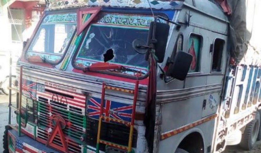 बन्दको अवज्ञा गरेक भन्दै चार ट्रकमा तोडफोड