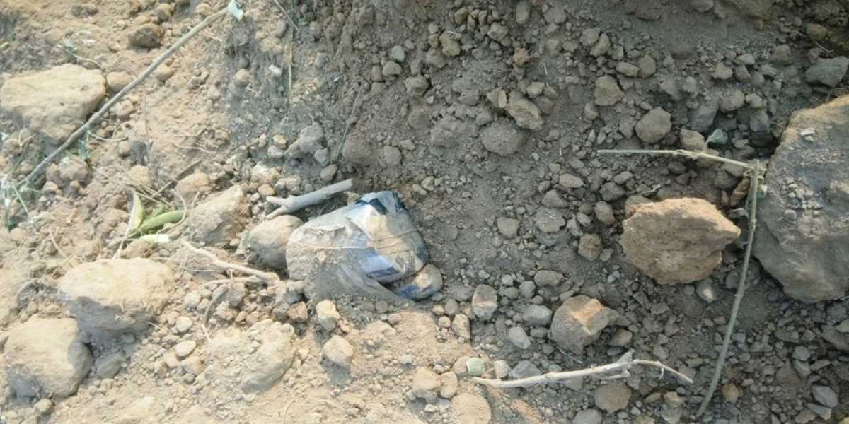 टीकापुरमा  खाद्य संस्थानको गोदाम अगाडि बम फेला