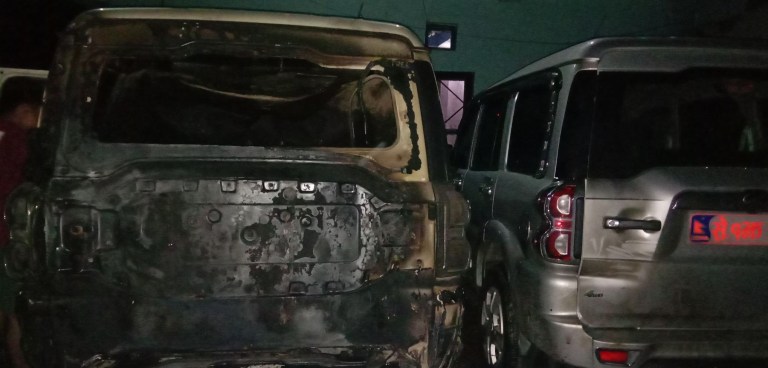 घोडाघोडी नगरपालिकाकी उपमेयरको गाडीमा आगजनी