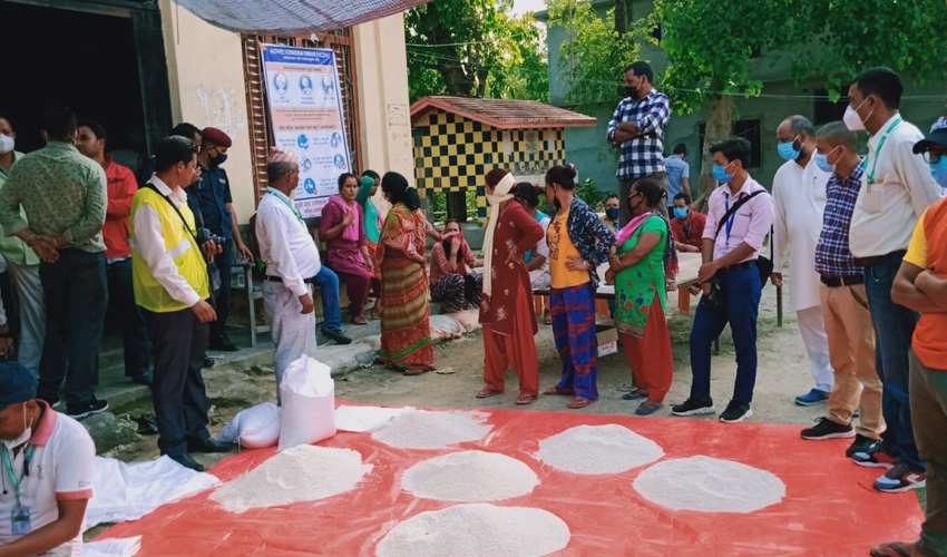 राहतको चामल आपूर्ति गर्ने ठाकुर ट्रेड लिंकलाई  दुई लाख जरिवाना