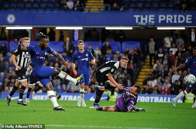 यसरी पुगे लिभरपुल, चेल्सी र म्यान्चेस्टर युनाइटेड काराबाओ कपको चौथो चरणमा