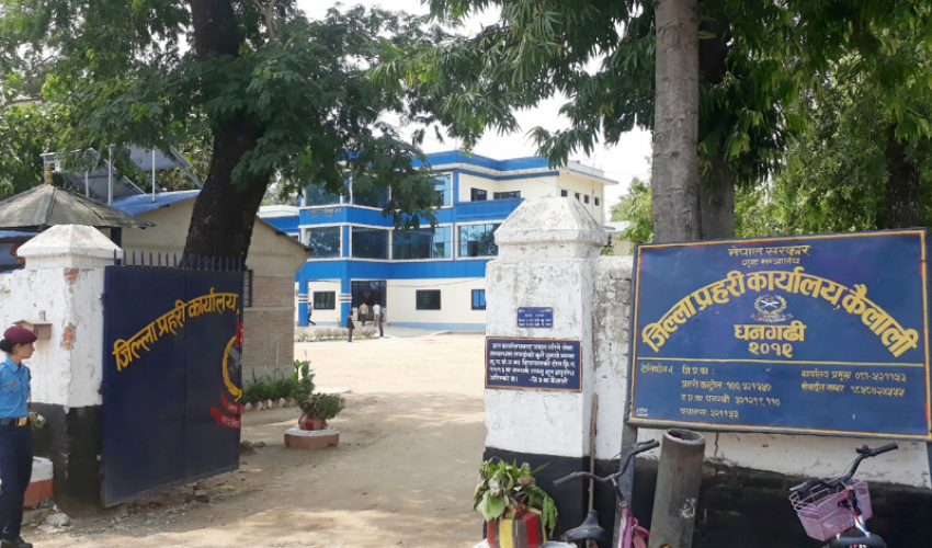 डिउटीमा रहेका  २ जना  प्रहरी वेपत्ता, मोहनामा भेटिएको शव