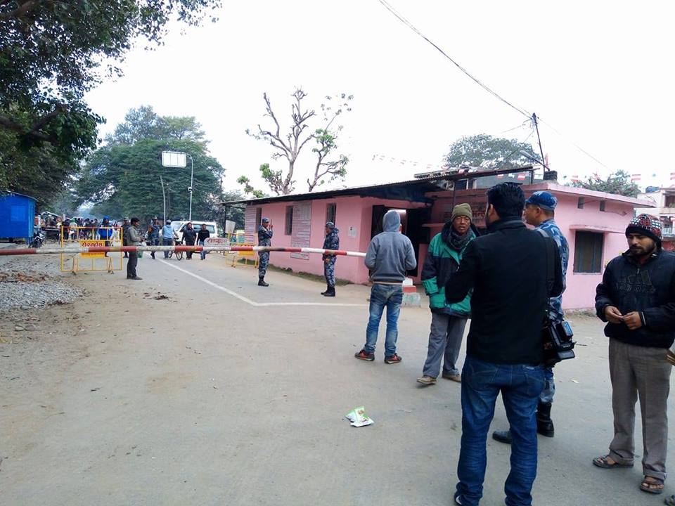 गड्डाचौकी नाकाबाट भित्रिदै अलपत्र परेका नेपाली