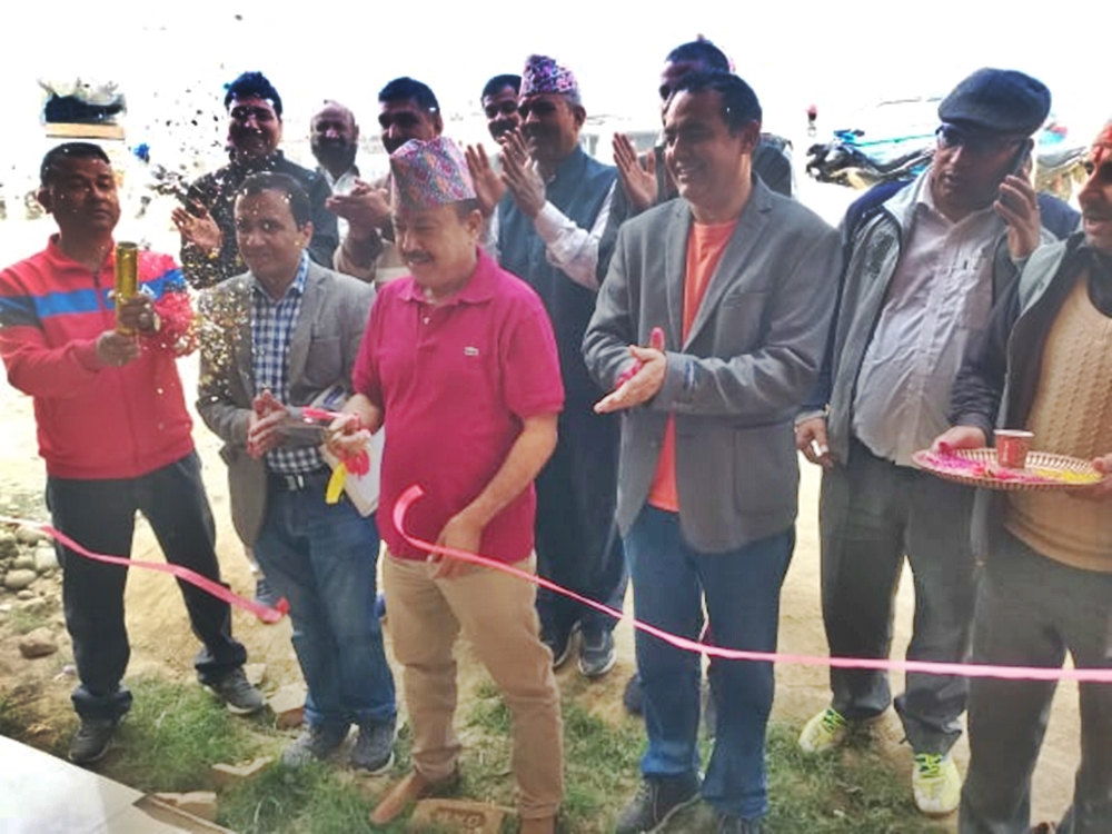 धनगढीमा अपोलो टायरको विक्री वितरण सुरु