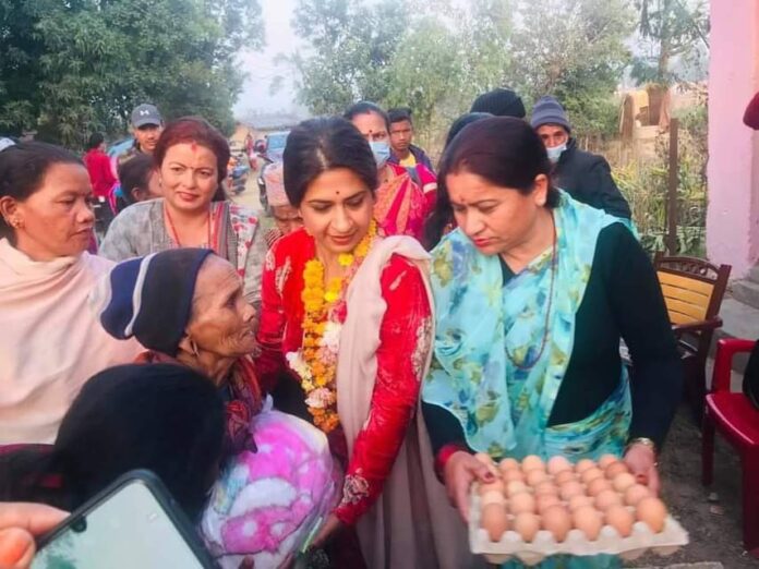 विश्व हिन्दु महासंघकी उपाध्यक्ष ज्योत्सना साउदद्धारा कञ्चनपुरका अपाङ्गता भएका व्यक्ति र सुत्केरीलाई राहत सामग्री वितरण