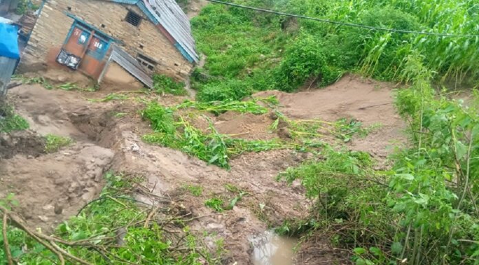 पहिरोमा परि एकै परिवारका चार सहित ६ जनाको मृत्यु