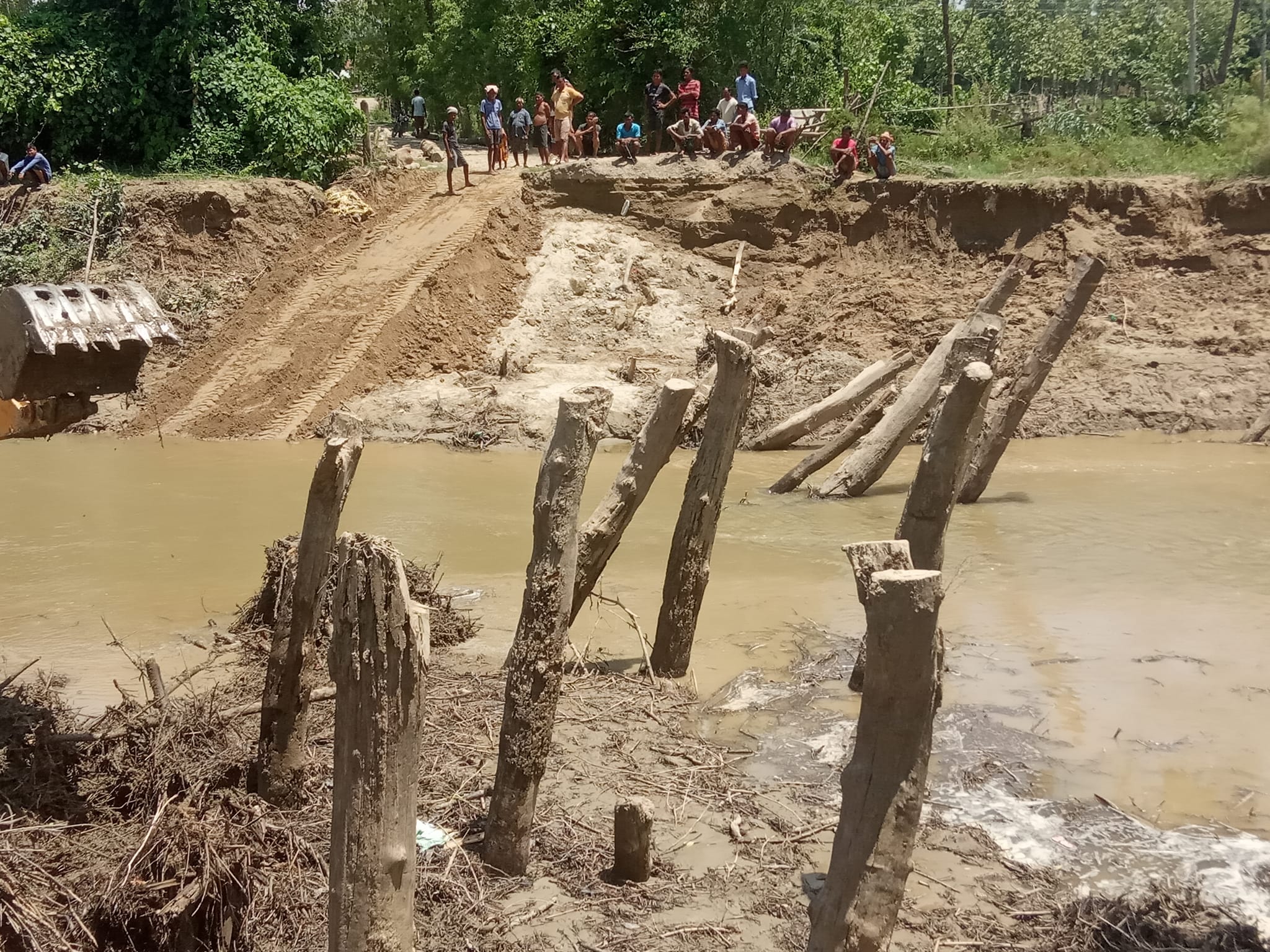 काठे पुल पुनर्निर्माण नहुँदा ओहोरदोहोरमा समस्या