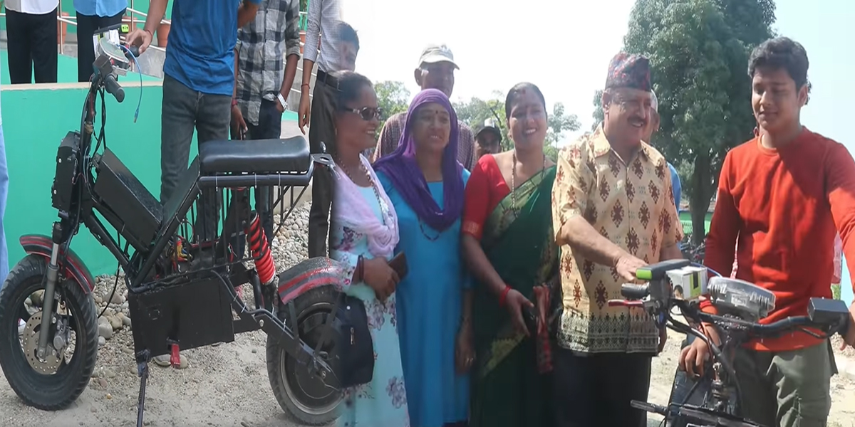 कैलालीका युवाले बनाए इलोक्ट्रोनीक मोटरसाइकल