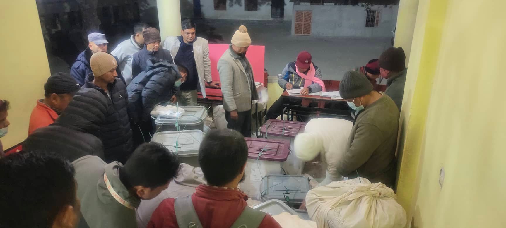 दार्चुला सदरमुकाममा मतपेटिका पुर्‍याइयो