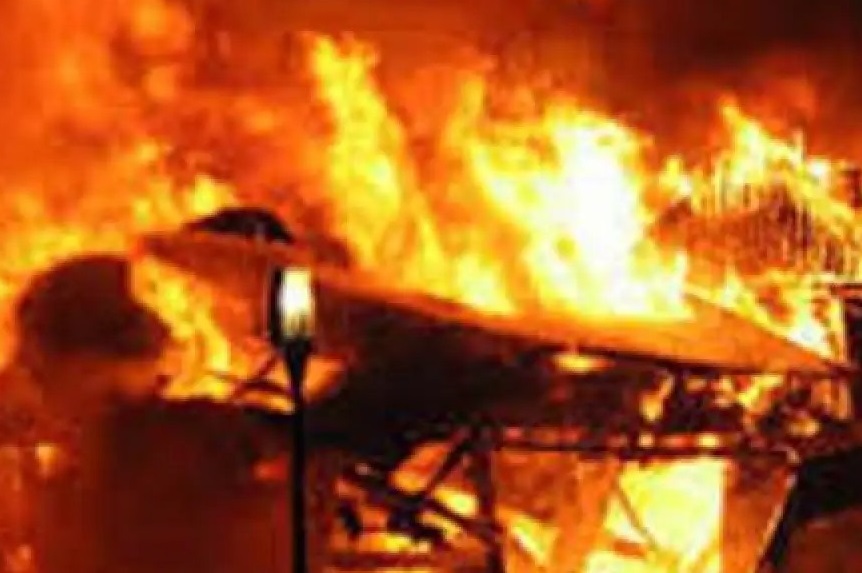 बैतडीमामा आगलागी हुँदा १२ लाखको क्षति