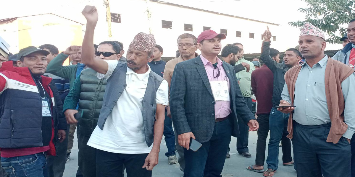 कैलाली ५ मा मतगणना गर्न माग गर्दै नाराबाजी
