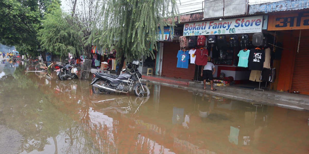 बुधबारदेखि लगातार परेको वर्षाका कारण कञ्चनपुरको महेन्द्रनगर जलमग्न