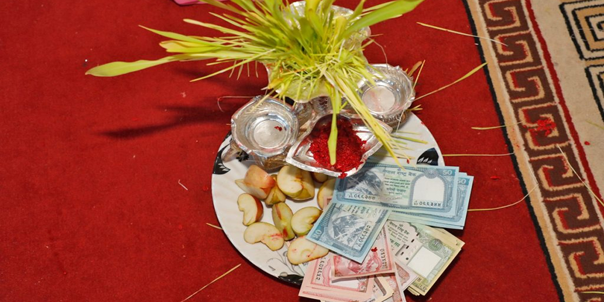 आज दोस्रो दिन पनि दशैंको टीका लगाउने क्रम जारी