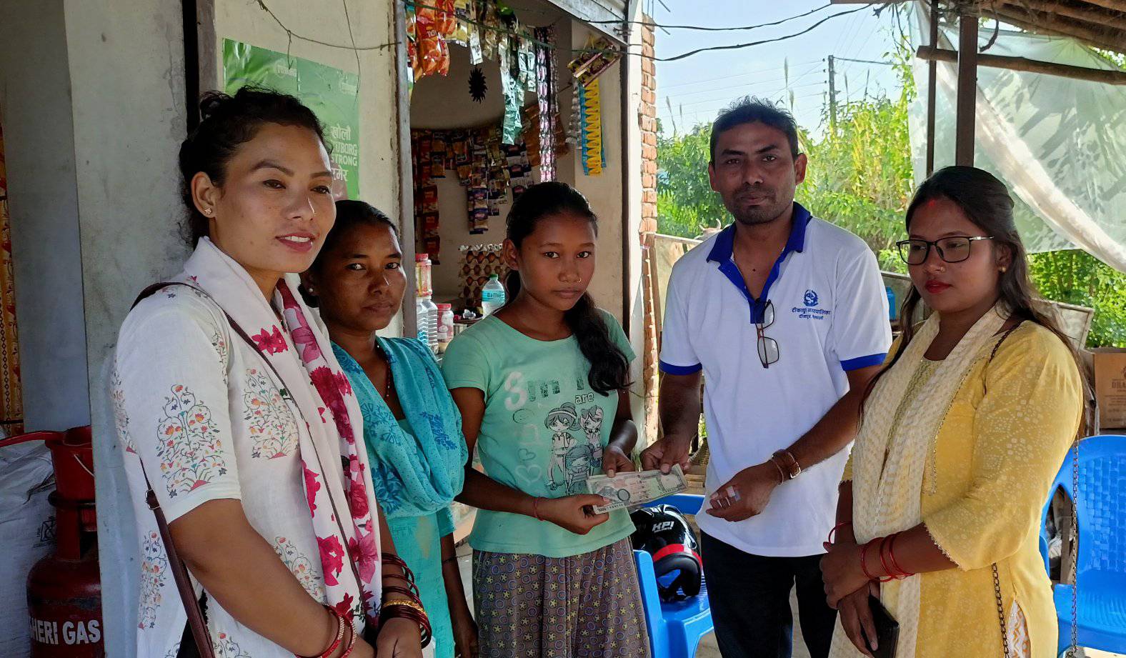 असहाय बालबालिकालाई सहयोग