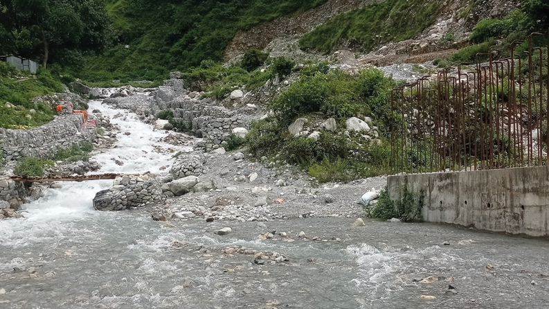 मुआब्जा विवादले पुलको काम अलपत्र