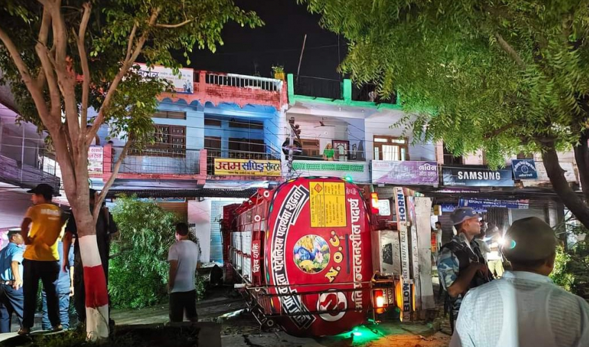 कैलालीको अत्तरियामा ट्याङकर दुर्घटना