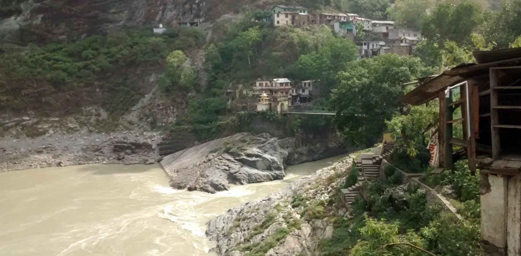 खुला दिसामुक्त शहरका शौचालयको ढल महाकालीमा