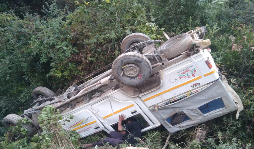 जिप दुर्घटना हुँदा चालक घाइते