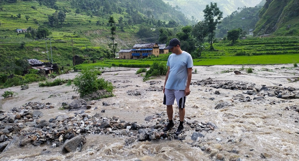 रोपेको धान बगरमा परिणत भएपछि चिन्तित्