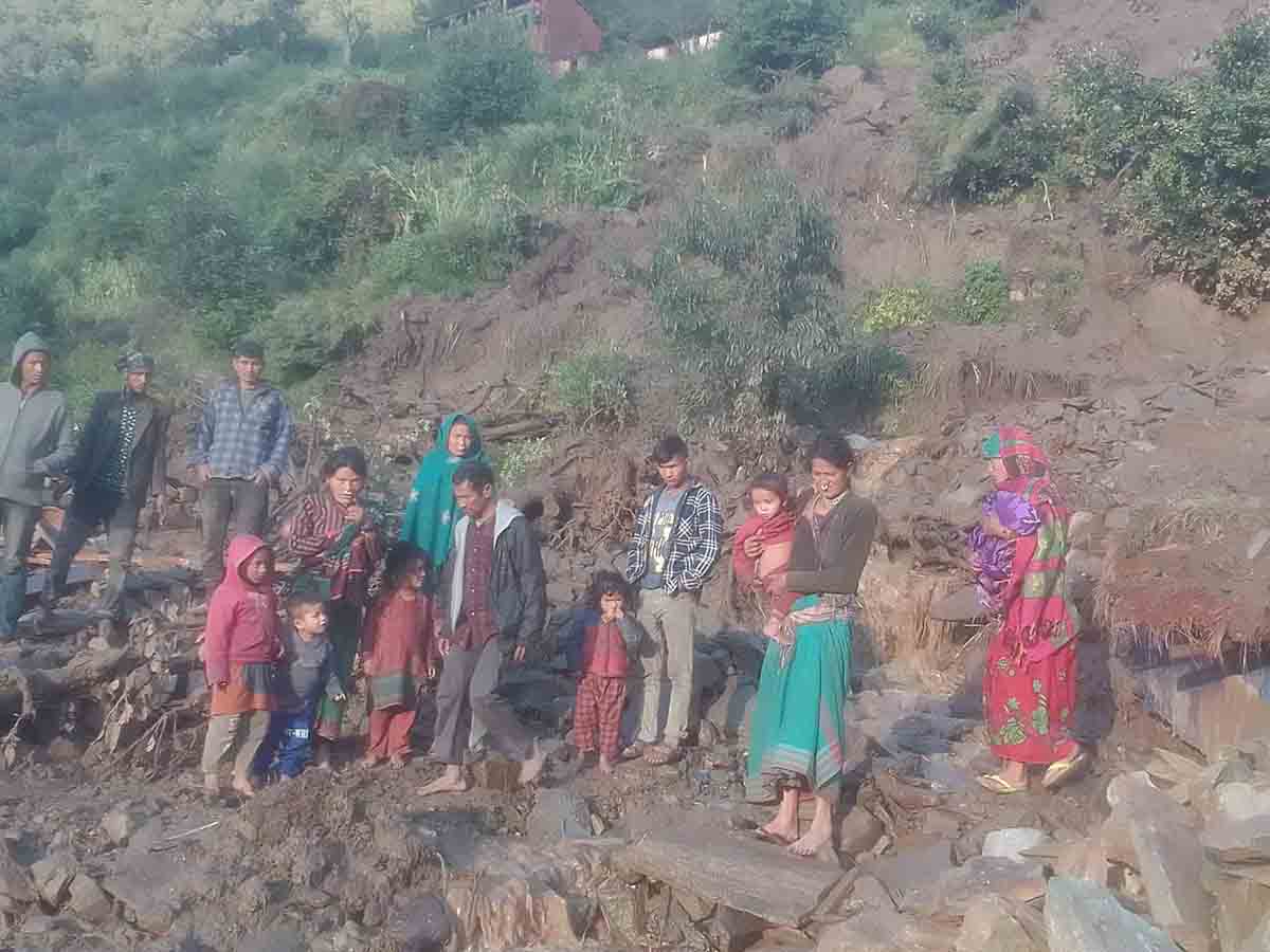 राहतको पर्खाइमा पहिरो प्रभावित