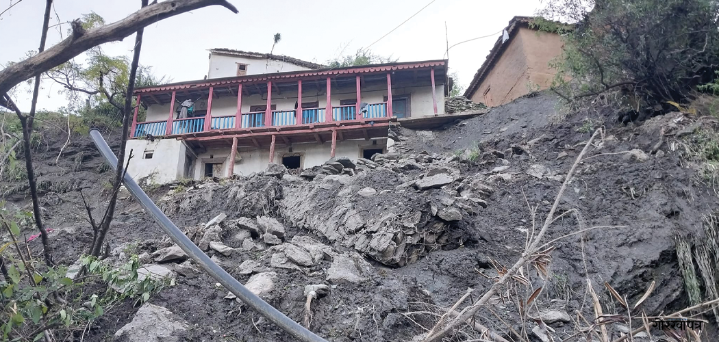 पहिरोका कारण रित्तिदैं बाजुराको गाउँबस्ती