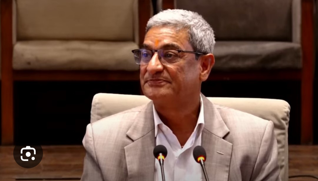 गृहमन्त्री रमेश लेखकले दिए राजीनामा