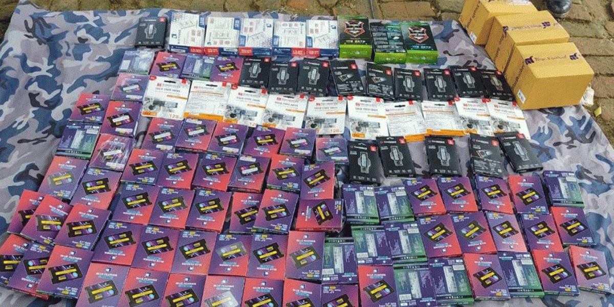 धनगढीमा १८ लाखको अबैध सामान बरामद