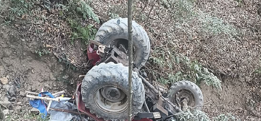 बैतडीमा ट्रयाक्टर दुर्घटना, एक जनाको मृत्यु, तीनजना घाइते