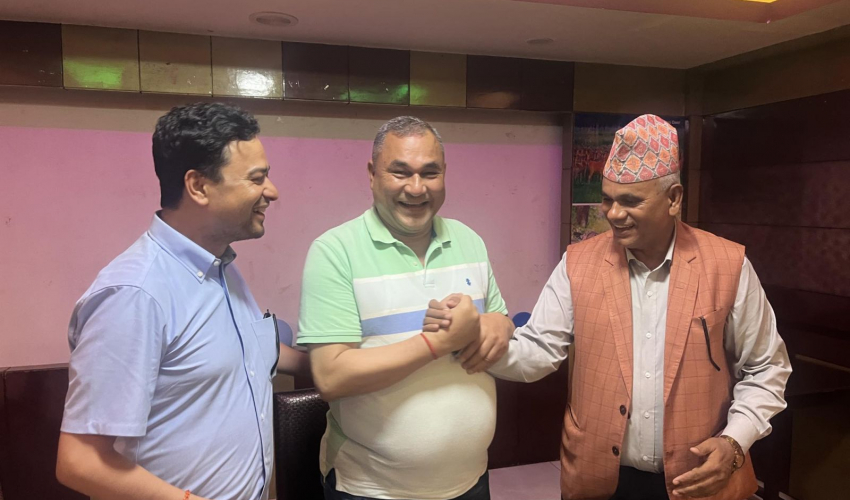 कांग्रेस र एमालेबीच सरकार गठनबारे छलफल, मार्ग प्रशस्त गर्न मुख्यमन्त्रीलाई सुझाव