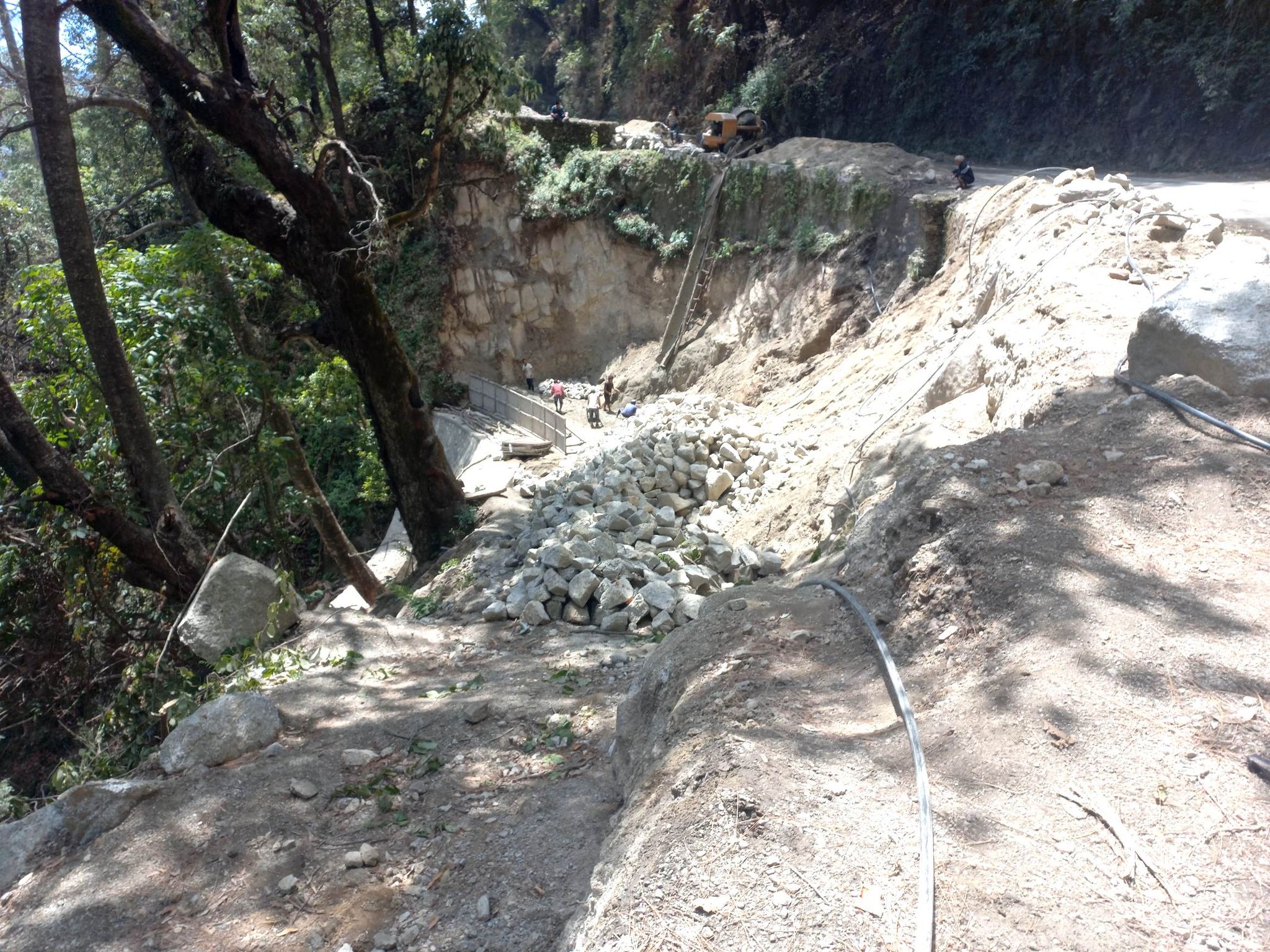 सडक सुचारु गर्न १५ करोड खर्च