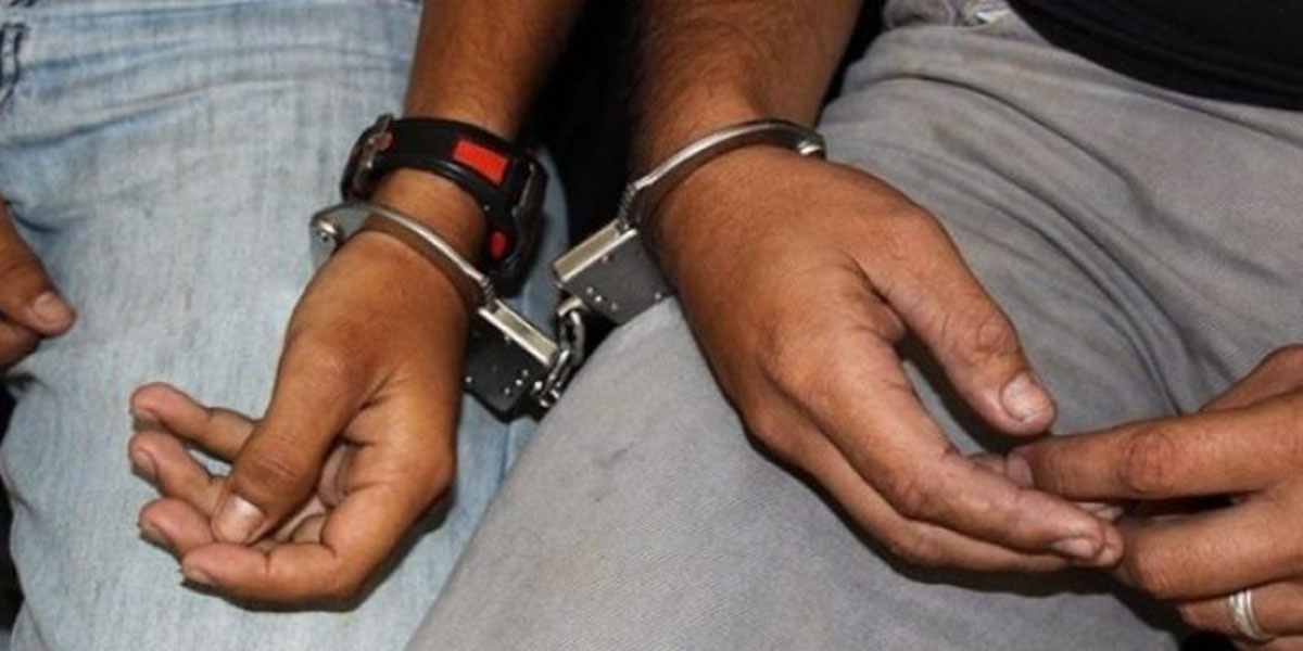 स्रोत नखुलेको भारतीय रुपैयाँसहित दुई जना पक्राउ