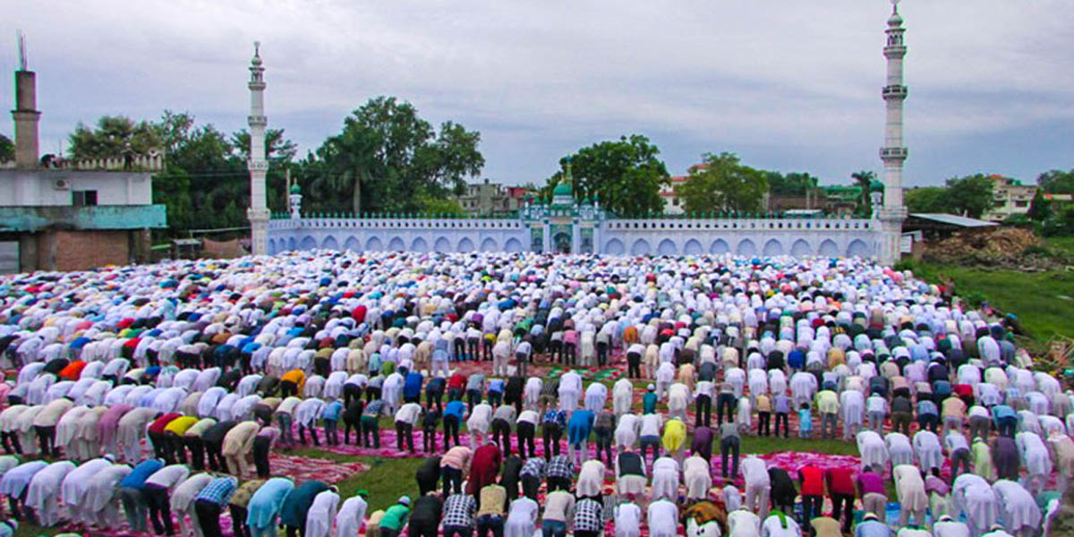 मुस्लिम समुदायले बकर इद मनाउँदै