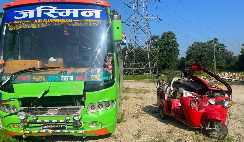 अटोलाई बसले ठक्कर दिँदा ३ जनाको मृत्यु