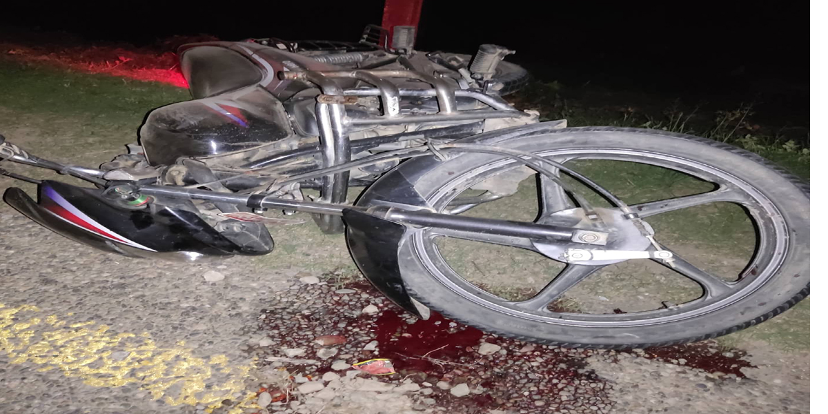 बैतडी जिल्लाको पाटनमा​​​​​​​ बसपार्क निर्माणको काम अलपत्र, बजारमै पार्किङ