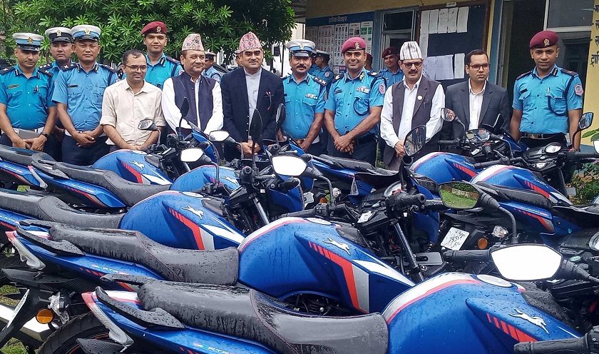 लुम्बिनी प्रदेशले दियो ट्राफिक प्रहरीलाई १६ वटा मोटरसाइकल