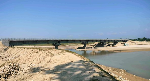 दोदा नदीमा निर्माणाधीन पुलको काम ९० प्रतिशत पूरा