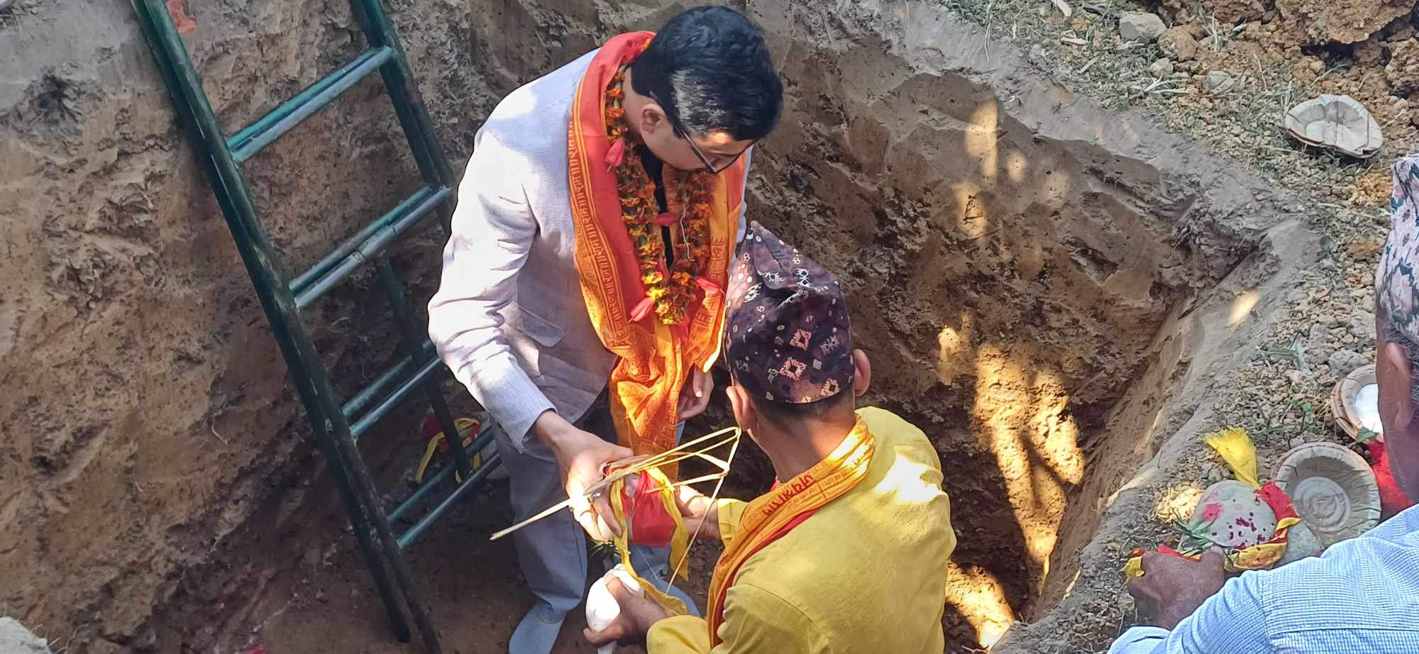 भौतिक पूर्वाधार विकास मन्त्री  देउवाद्वारा मन्दिरको शिलान्यास